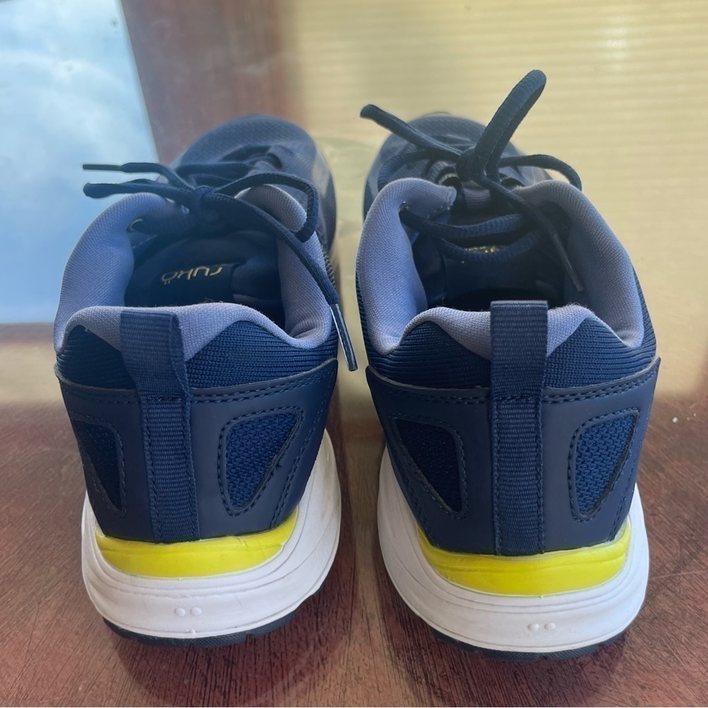 Sz 8 Ryka tennis shoe. - Picture 4 of 8